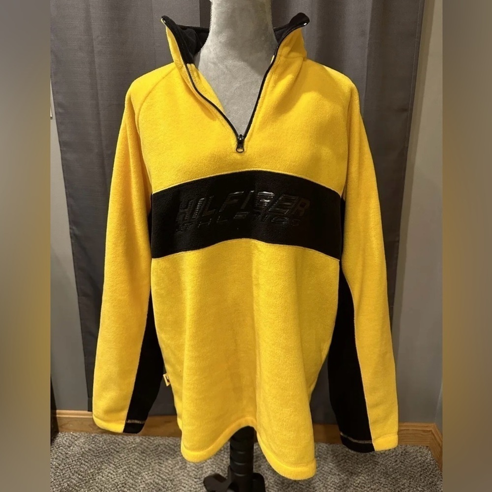 Med Tommy Hilfiger fleece pullover